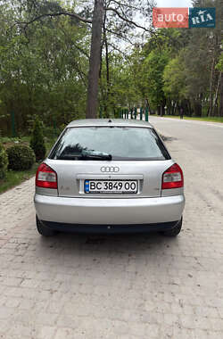 Хэтчбек Audi A3 2001 в 