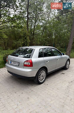Хэтчбек Audi A3 2001 в 