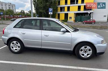 Хэтчбек Audi A3 2001 в 
