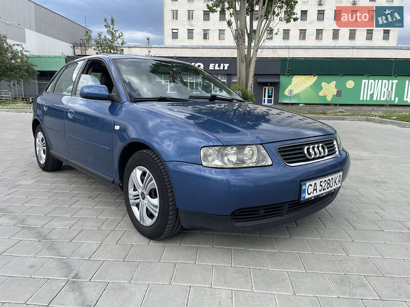 Хетчбек Audi A3 2001 в 