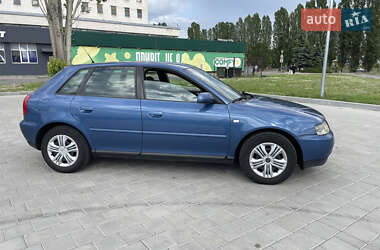 Хетчбек Audi A3 2001 в 