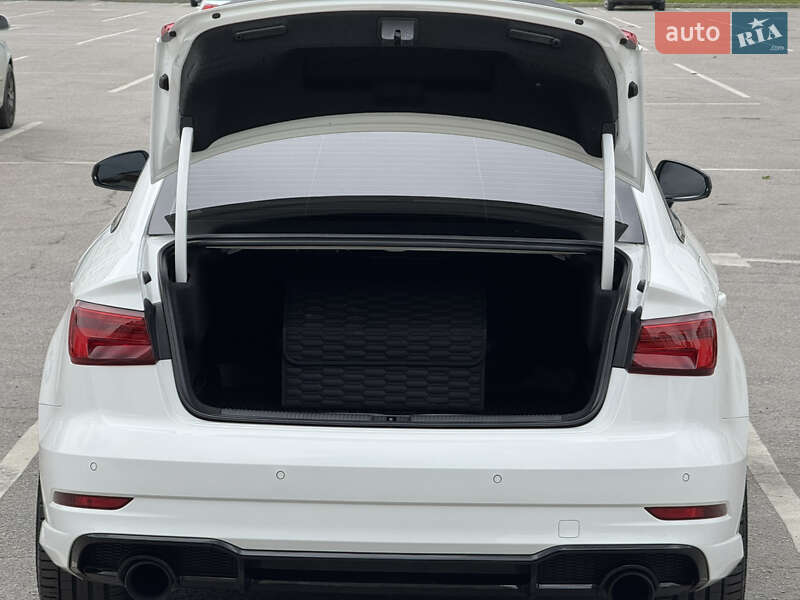 Седан Audi A3 2017 в Ивано-Франковске