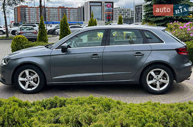 Хэтчбек Audi A3 2013 в 