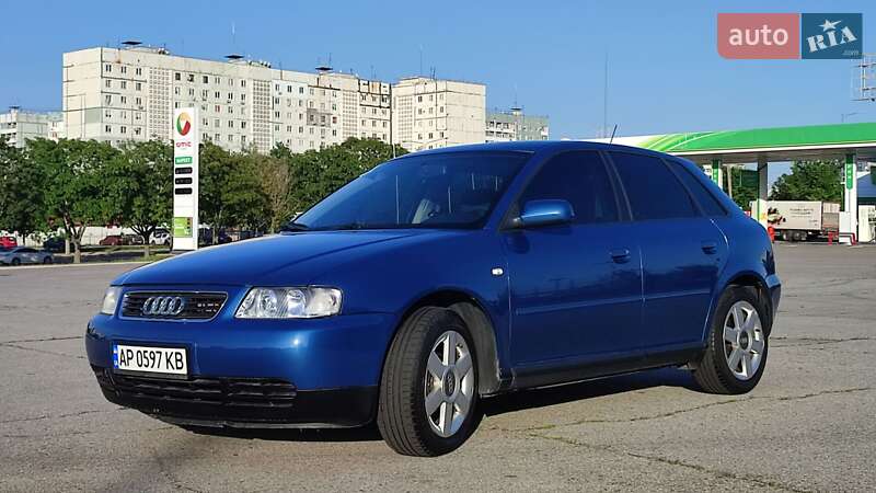 Хэтчбек Audi A3 2003 в 