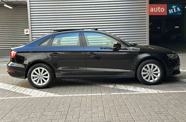 Седан Audi A3 2015 в 
