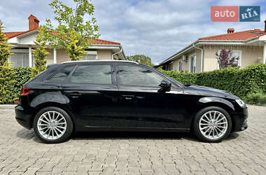 Хэтчбек Audi A3 2016 в 