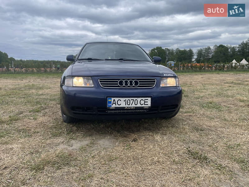 Хэтчбек Audi A3 2000 в 
