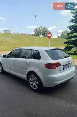 Хэтчбек Audi A3 2013 в 