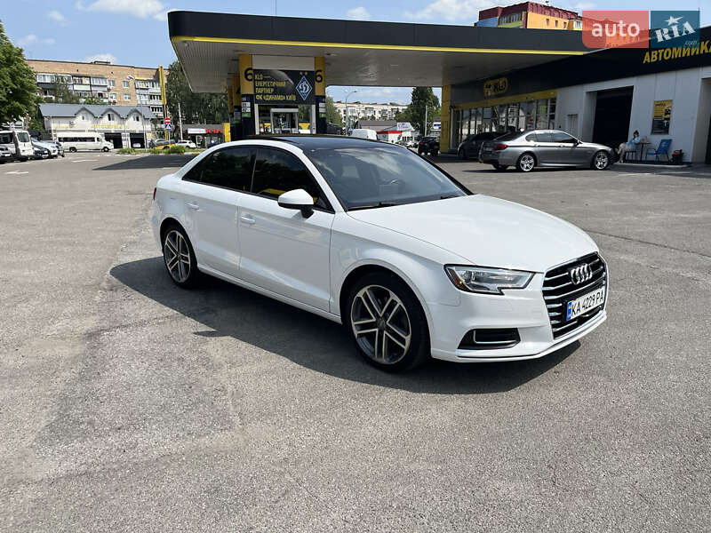 Седан Audi A3 2016 в 