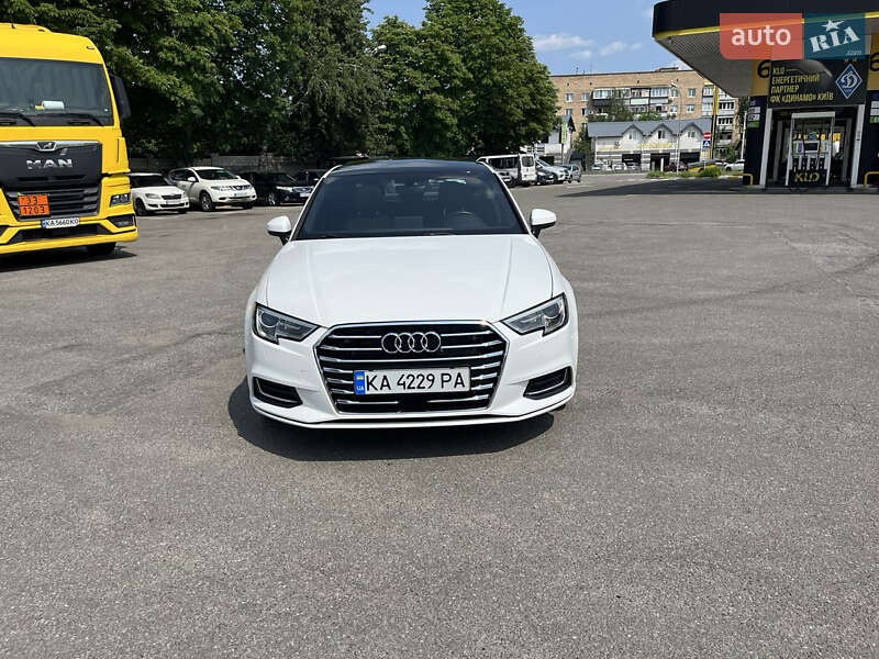 Седан Audi A3 2016 в Киеве