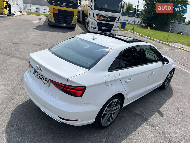 Седан Audi A3 2016 в Киеве