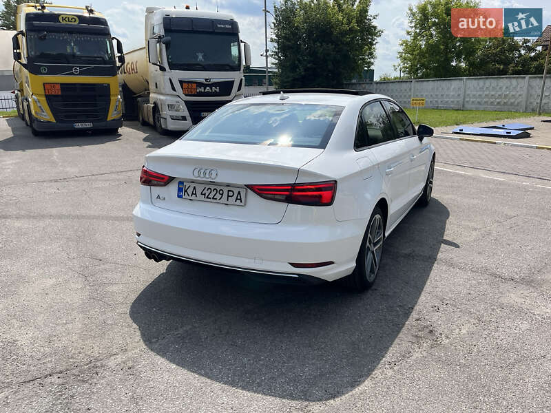 Седан Audi A3 2016 в Киеве