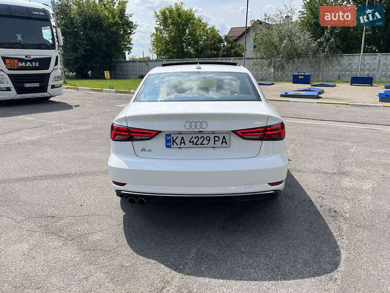Седан Audi A3 2016 в Киеве