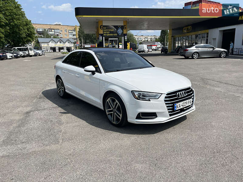 Седан Audi A3 2016 в Киеве