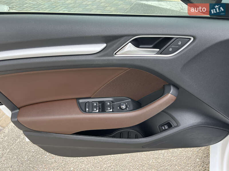 Седан Audi A3 2016 в Киеве