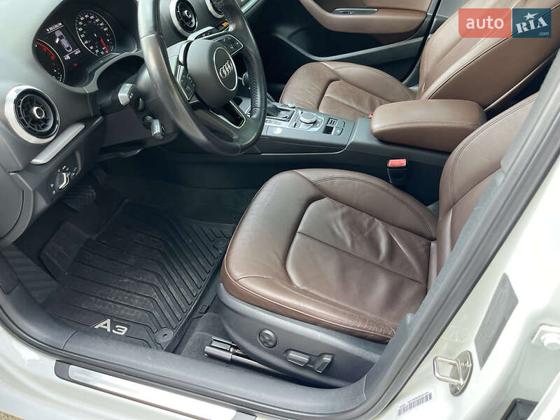 Седан Audi A3 2016 в Киеве