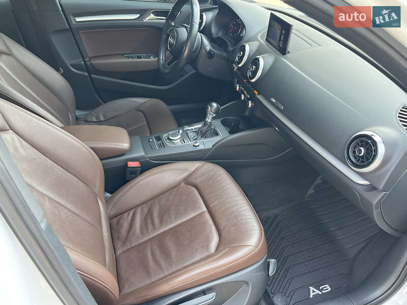 Седан Audi A3 2016 в Киеве