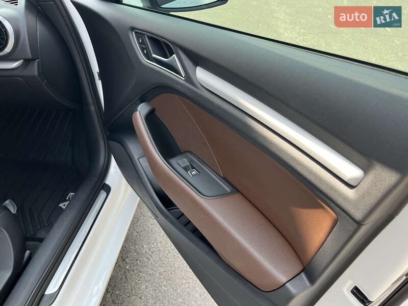 Седан Audi A3 2016 в Киеве