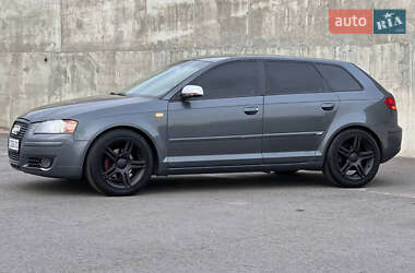 Хэтчбек Audi A3 2005 в 
