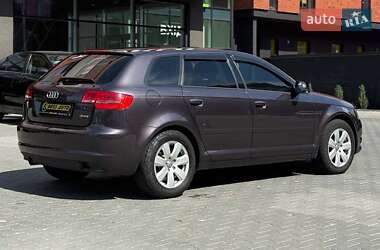 Хэтчбек Audi A3 2011 в 