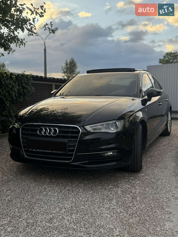 Хэтчбек Audi A3 2016 в 
