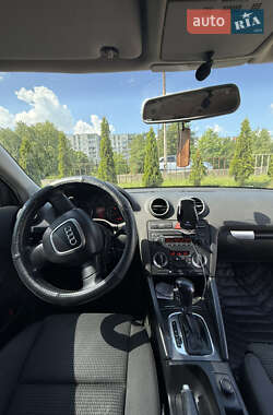 Хэтчбек Audi A3 2004 в 