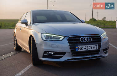 Хэтчбек Audi A3 2015 в 
