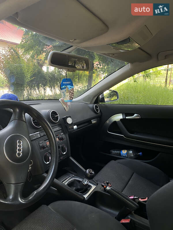 Хэтчбек Audi A3 2004 в Ужгороде