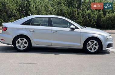 Седан Audi A3 2016 в 