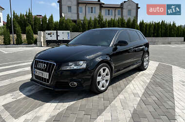 Хэтчбек Audi A3 2011 в 