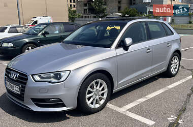 Хэтчбек Audi A3 2015 в 