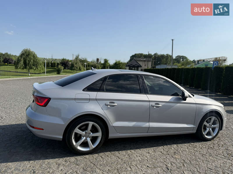 Седан Audi A3 2014 в Жовкве