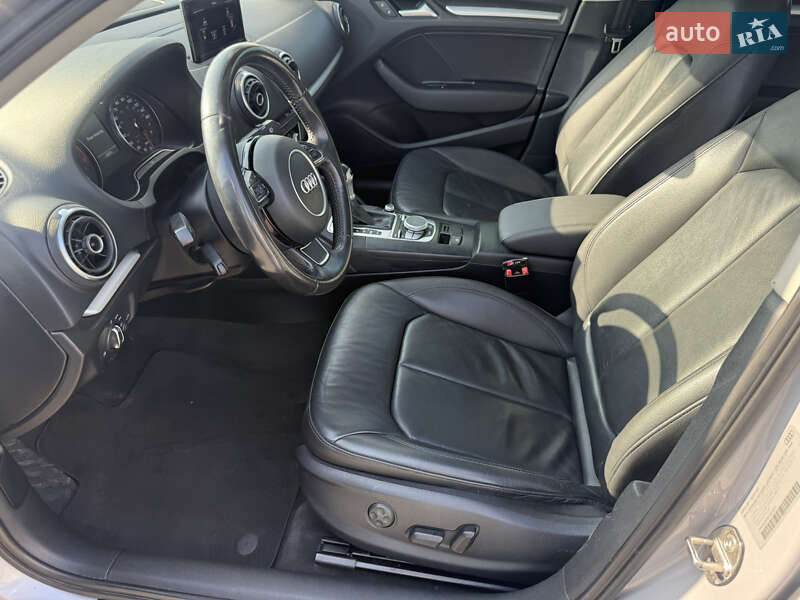 Седан Audi A3 2014 в Жовкве