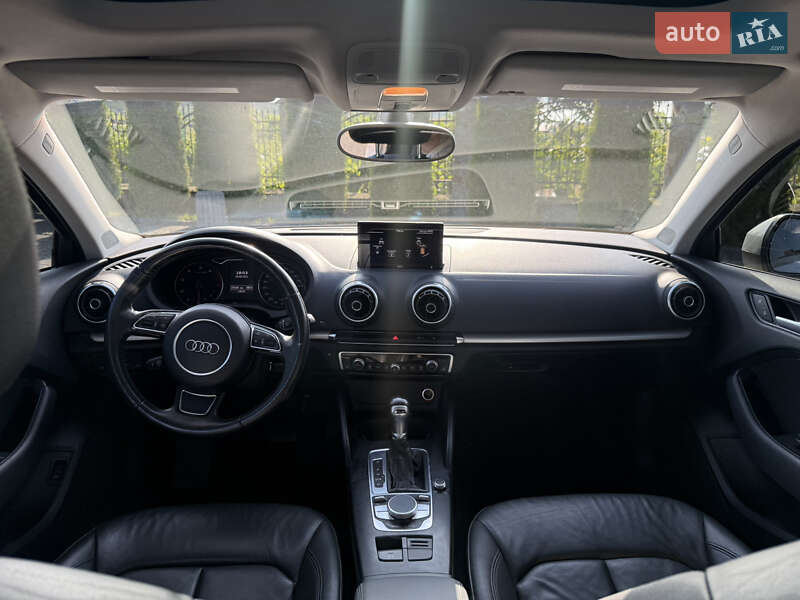 Седан Audi A3 2014 в Жовкве