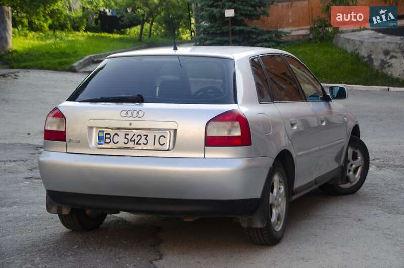 Хэтчбек Audi A3 2000 в Кременце