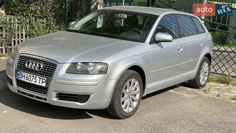 Хэтчбек Audi A3 2004 в 