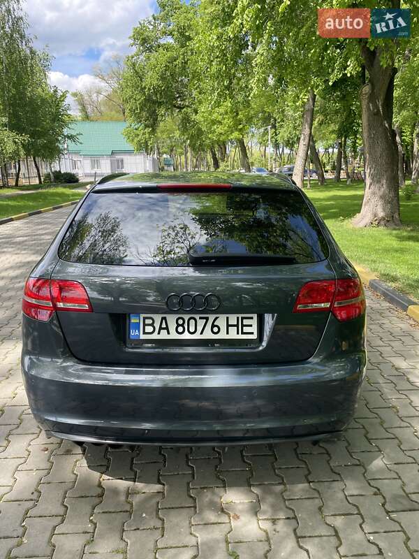 Хэтчбек Audi A3 2011 в Александрие