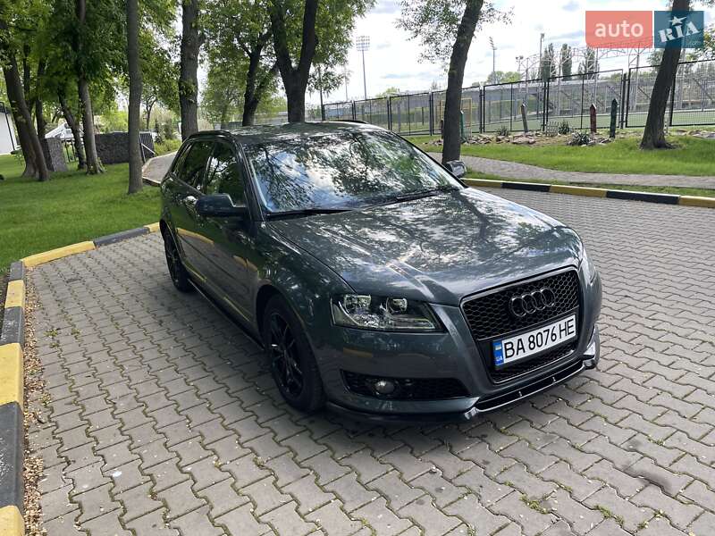 Хэтчбек Audi A3 2011 в Александрие