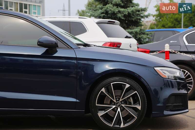 Седан Audi A3 2017 в Киеве