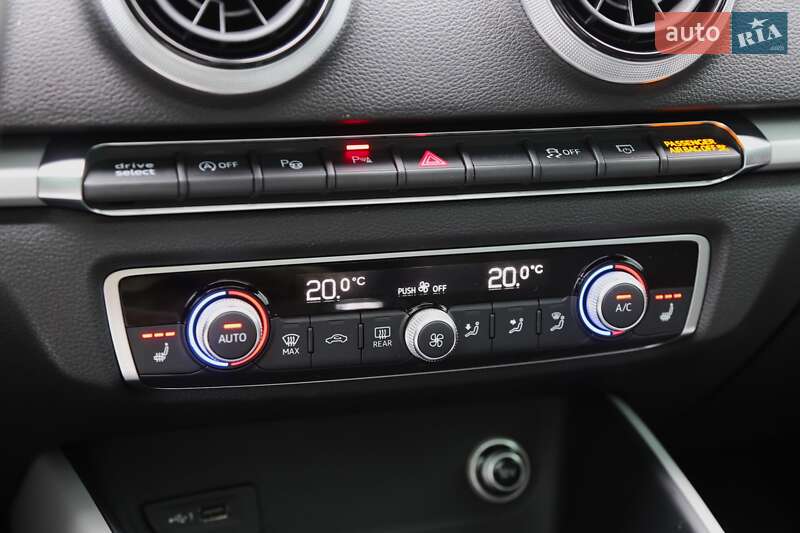 Седан Audi A3 2017 в Киеве