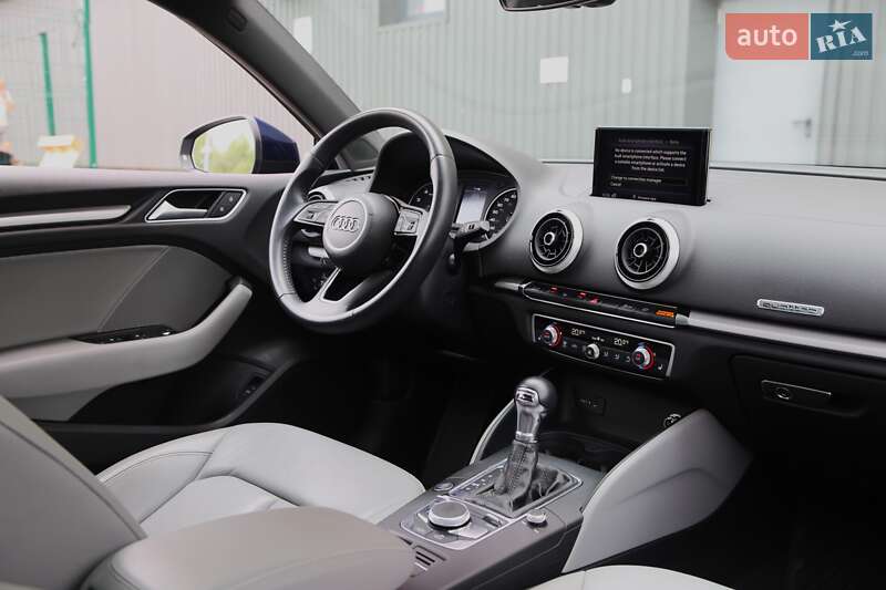 Седан Audi A3 2017 в Киеве
