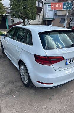Хэтчбек Audi A3 2015 в 