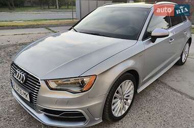 Хэтчбек Audi A3 2015 в 