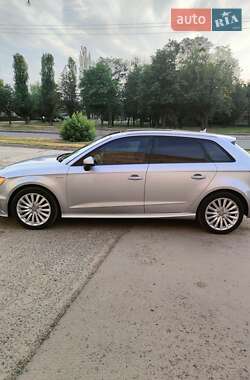 Хэтчбек Audi A3 2015 в 