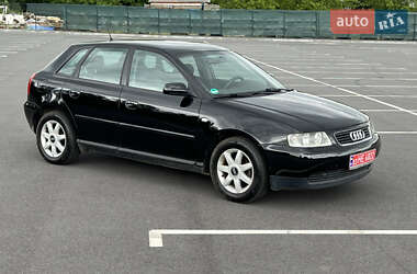 Хэтчбек Audi A3 2003 в 