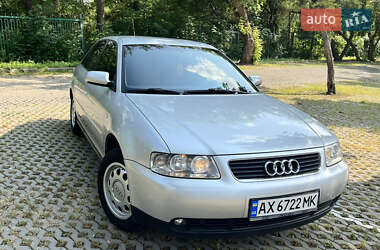 Хэтчбек Audi A3 2000 в 