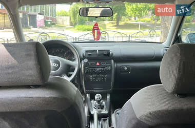 Хэтчбек Audi A3 2000 в 