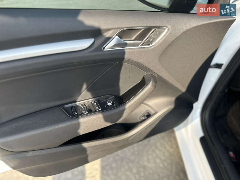 Седан Audi A3 2015 в Яворове