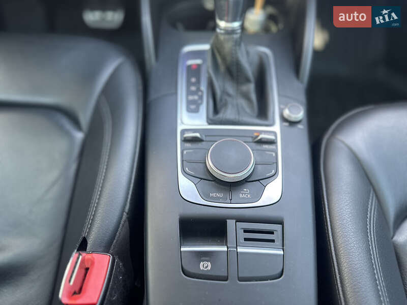 Седан Audi A3 2015 в Яворове
