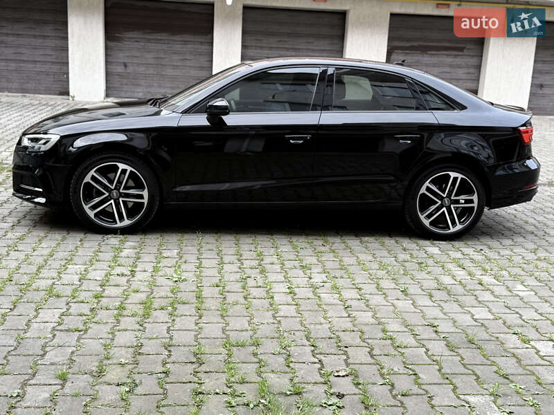 Седан Audi A3 2016 в Киеве